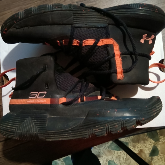 Steph Curry basketball shoes 4Y - Picture 1 of 6